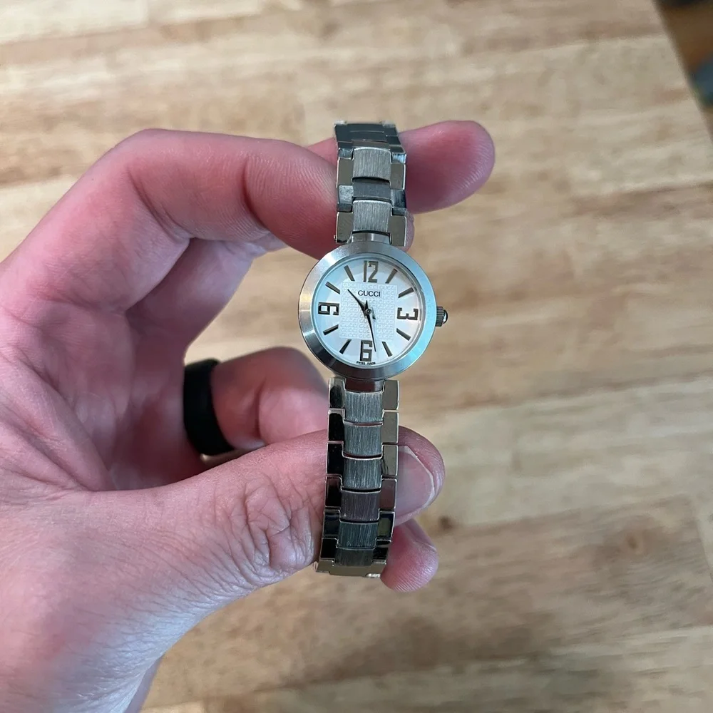 Stainless Steel GUCCI Silver Tone Ladies Watch - Picture 2 of 3